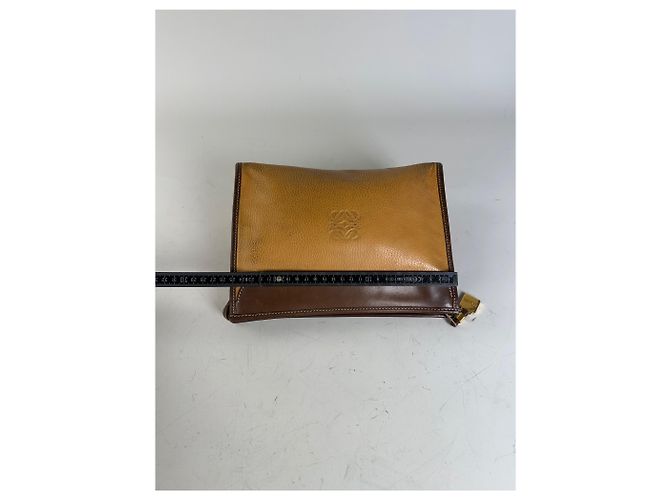 Clutch vintage Loewe in pelle granulata Tan Brown Oro Cammello - vista 12