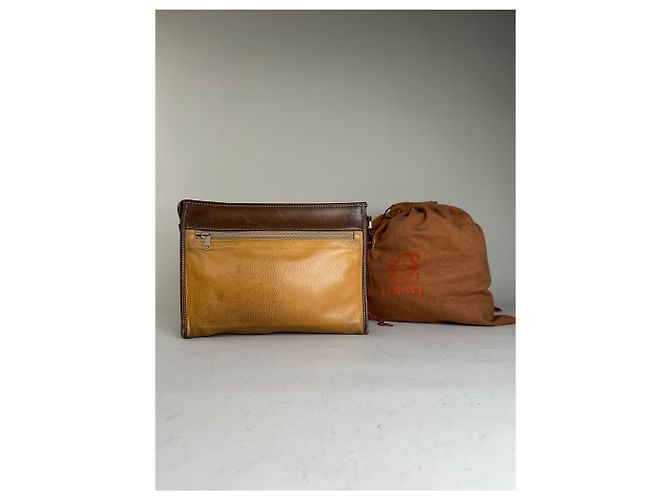 Clutch vintage Loewe in pelle granulata Tan Brown Oro Cammello - vista 2