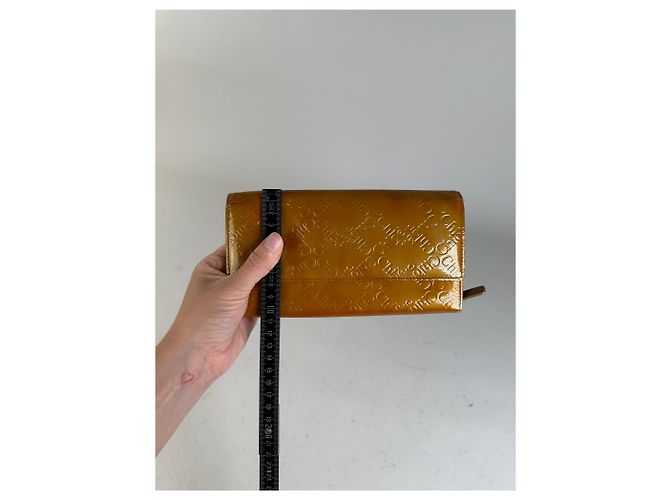 Vintage Chloé Textured Leather Wallet Yellow Gold - view 7