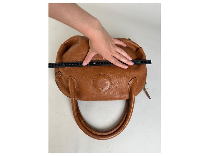Vintage Givenchy Schultertasche aus genarbtem Leder Braun Gold - Ansicht 12