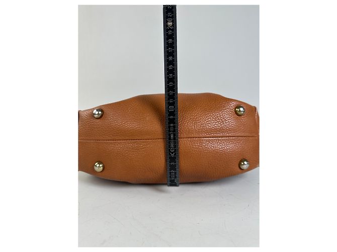 Vintage Givenchy Schultertasche aus genarbtem Leder Braun Gold - Ansicht 14