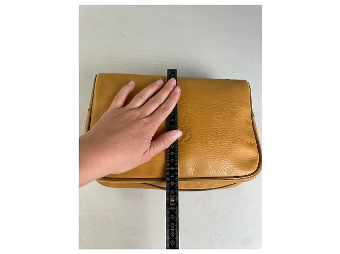 Beauty case in pelle vintage Loewe Giallo Oro - vista 11