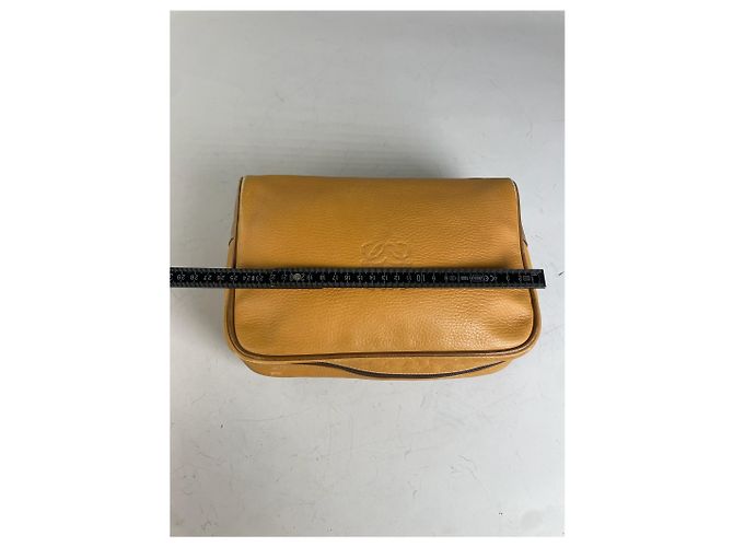 Beauty case in pelle vintage Loewe Giallo Oro - vista 12