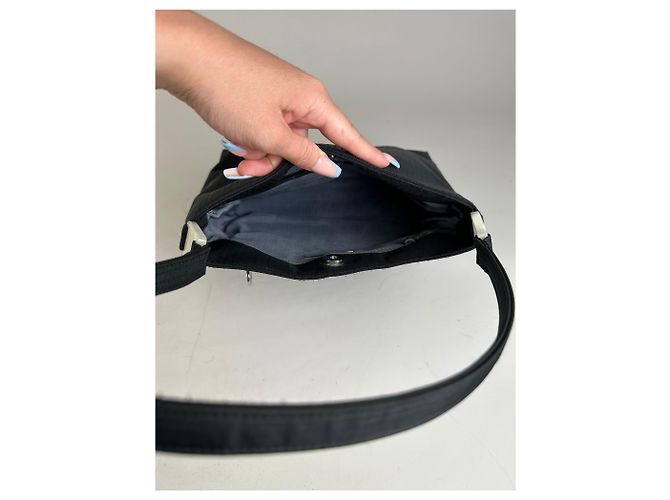 Vintage Givenchy Nylon Schultertasche Schwarz Silber - Ansicht 9