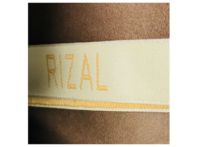 Giacca in pelle Rizal marrone con dettagli di occhielli e borchie e zip frontale - vista 3