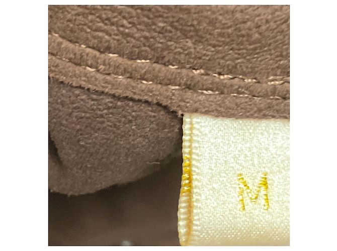 Giacca in pelle Rizal marrone con dettagli di occhielli e borchie e zip frontale - vista 4