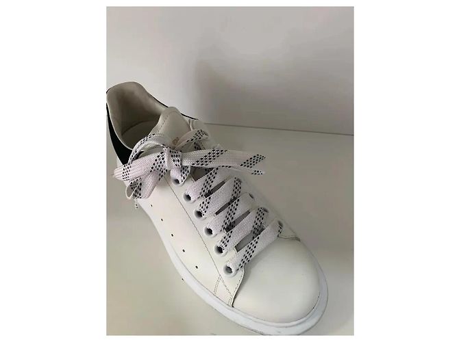 Alexander McQueen Baskets Oversized Cuir Blanc et Daim Noir - vue 2