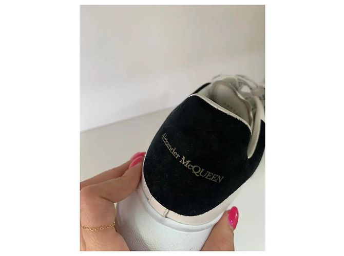 Alexander McQueen Baskets Oversized Cuir Blanc et Daim Noir - vue 4