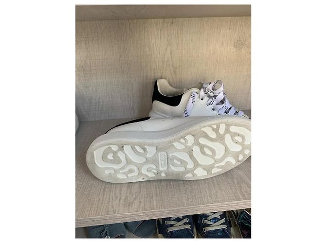 Alexander McQueen Baskets Oversized Cuir Blanc et Daim Noir - vue 5