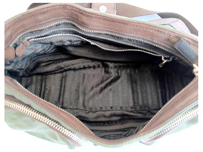 Borsa a tracolla Prada in nylon e pelle marrone e verde - vista 11