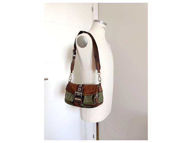 Borsa a tracolla Prada in nylon e pelle marrone e verde - vista 14