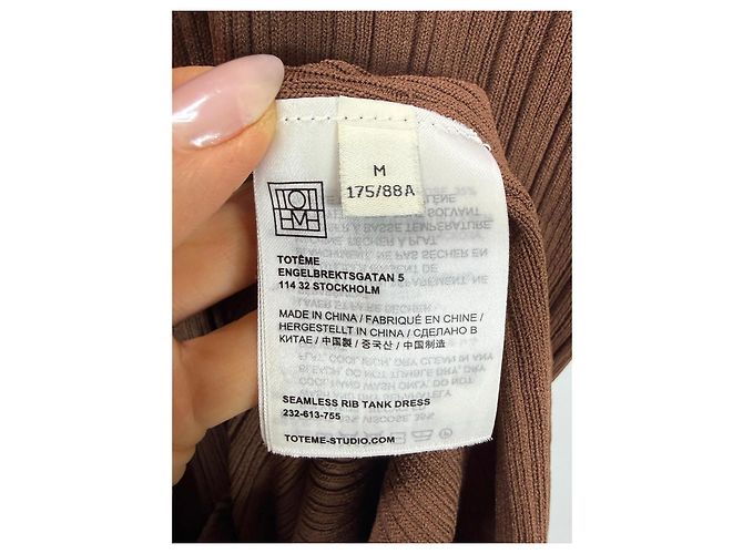 Totême Geripptes Strick-Maxikleid Braun - Ansicht 2