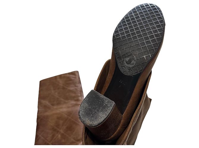 Chanel Botas altas de piel acolchada Castaño - vista 5