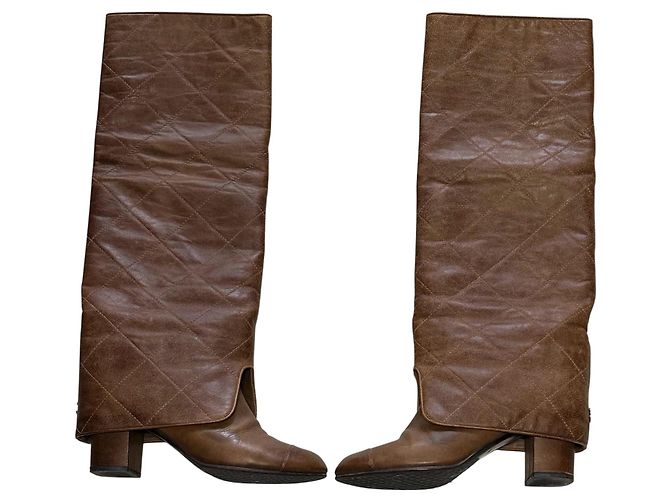 Chanel Botas altas de piel acolchada Castaño - vista 6