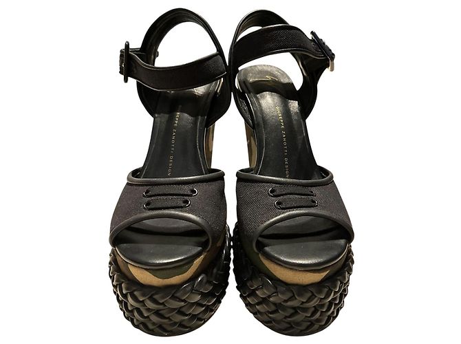 Giuseppe Zanotti Sandali con zeppa platform camouflage Marrone Nero Verde Cachi - vista 3