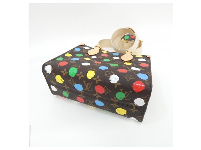 Bolsa Louis Vuitton Monogram OnTheGo PM Marrom - vista 2