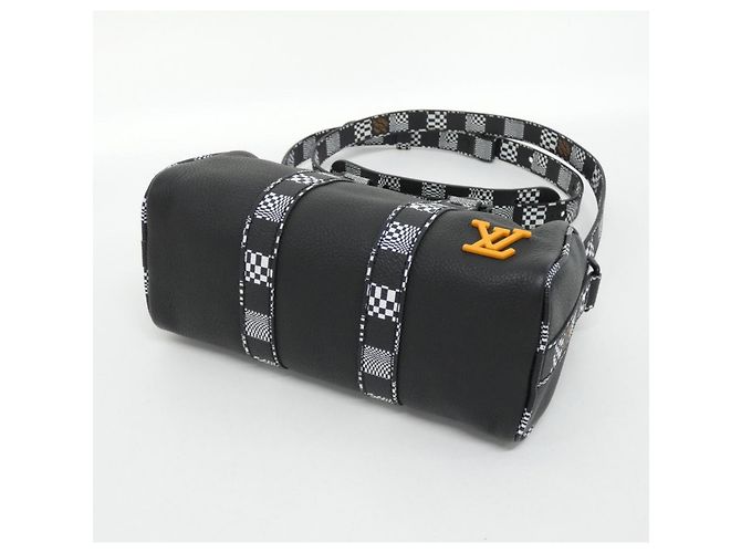 Borsa a tracolla Louis Vuitton Damier Distorted City Keepall XS Nero - vista 3