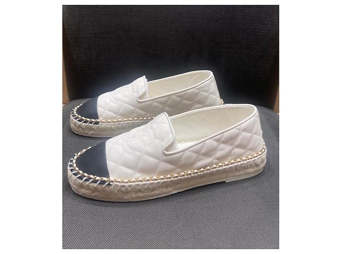 Espadrilles Chanel in pelle trapuntata bianco e nero - vista 10