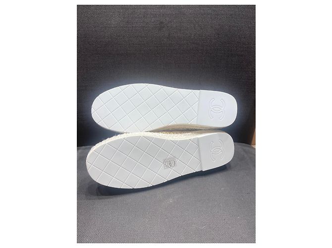 Espadrilles Chanel in pelle trapuntata bianco e nero - vista 8