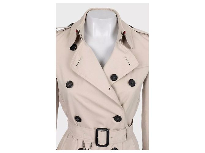 Gabardina corta beige Burberry con cinturón EU32/XXS De segunda mano - vista 4