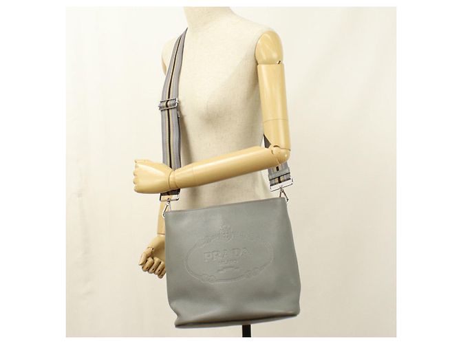 Borsa a tracolla in pelle grigia Prada Marrone - vista 8