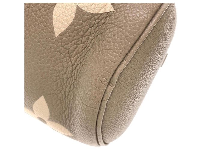 Borsa a Spalla Louis Vuitton Bicolor Monogram Empreinte Papillon BB Grigio Crudo - vista 2