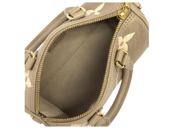 Borsa a Spalla Louis Vuitton Bicolor Monogram Empreinte Papillon BB Grigio Crudo - vista 7