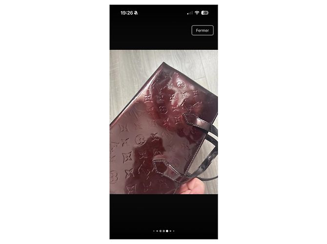 Bolso Louis Vuitton Monogram de piel charol granate Burdeos - vista 8