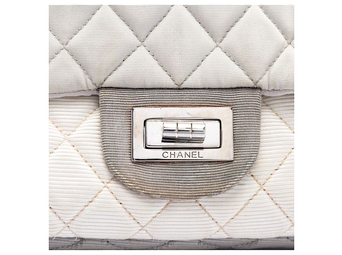 Chanel White Small Tricolor Quilted Jersey Reissue 2.55 East West Flap - vista 5