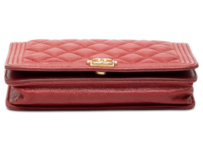 Portafoglio Chanel Boy in caviar trapuntato rosso con catena - vista 3