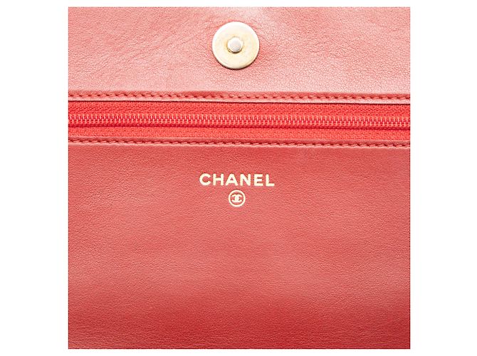 Portafoglio Chanel Boy in caviar trapuntato rosso con catena - vista 5