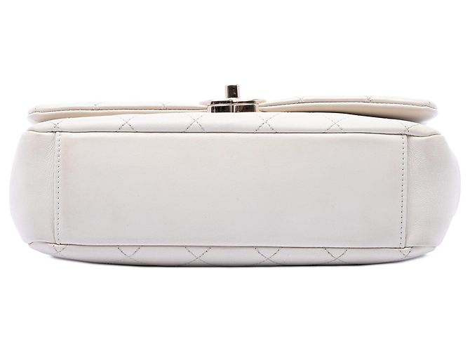 Chanel White Large Quilted Lambskin Twist Chain Enamel CC Flap Bianco Bianco sporco - vista 3