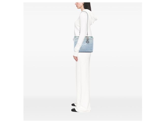 Lady Dior in denim blu, grande, con manici in acrilico Cannage di Dior - vista 6