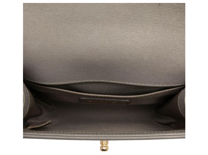 Chanel Boy Flap in Caviar trapuntato marrone Small Taupe - vista 4