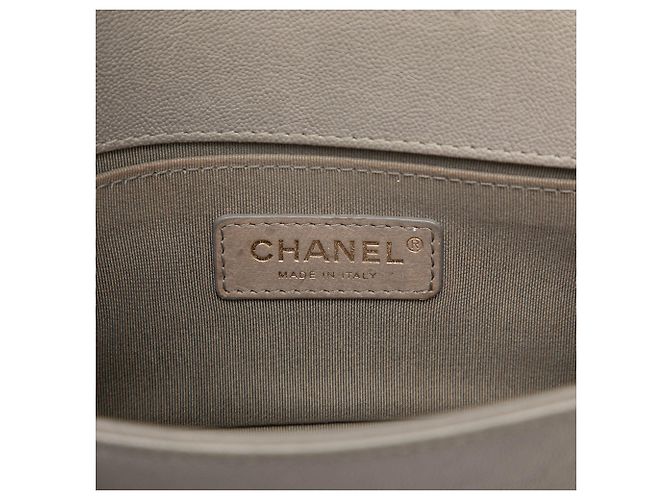 Chanel Boy Flap in Caviar trapuntato marrone Small Taupe - vista 5