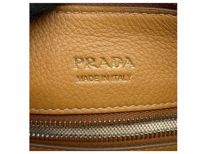 Borsa a tracolla in pelle marrone Prada - vista 13