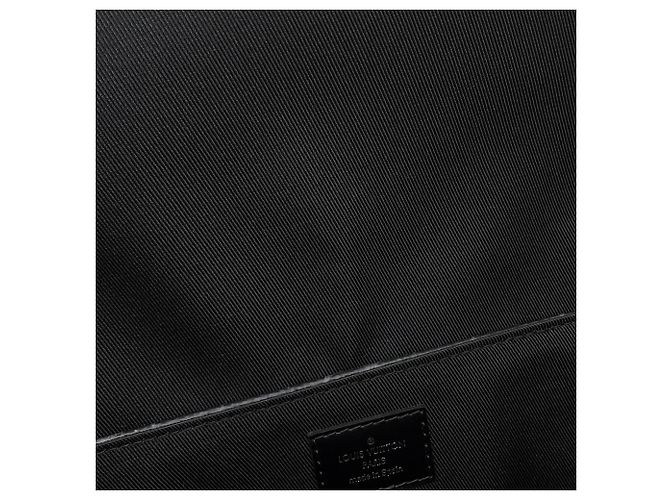 Borsa a tracolla Louis Vuitton Monogram Eclipse District PM Nero - vista 6