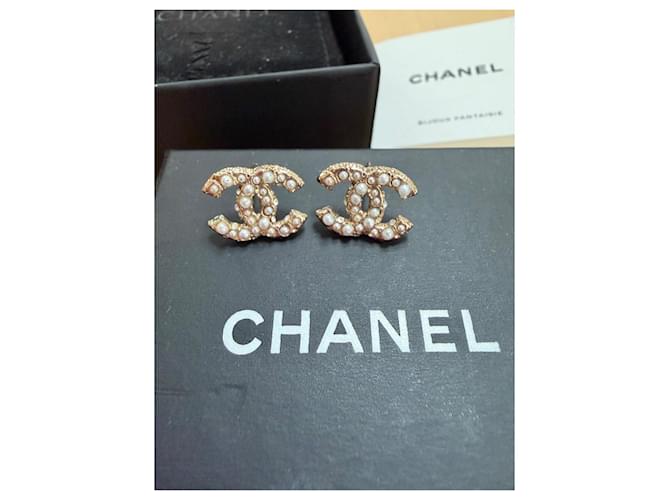 Orecchini Chanel CC Logo Perle Dorate D'oro - vista 3