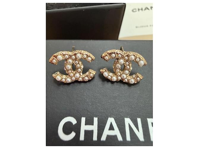 Orecchini Chanel CC Logo Perle Dorate D'oro - vista 4
