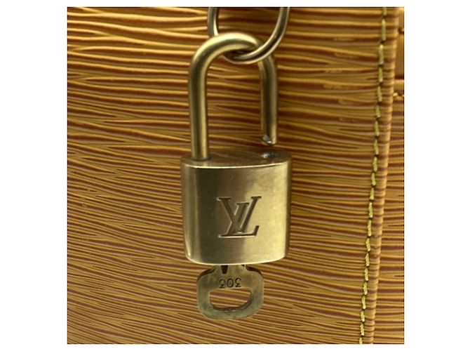 Vanity Louis Vuitton Cannes in pelle Epi gialla Porpora - vista 12