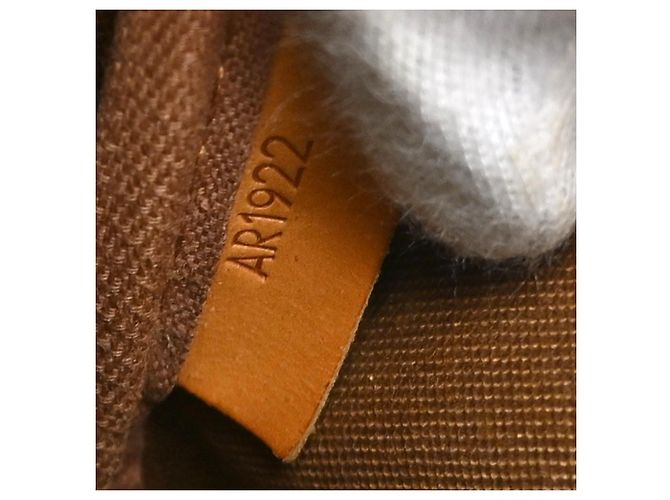 Louis Vuitton Saumur Monogram Canvas 30 Marrone - vista 4