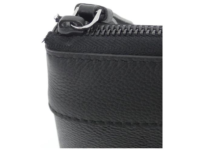 Louis Vuitton Monogram Midnight Pochette Voyage Souple Nero - vista 3