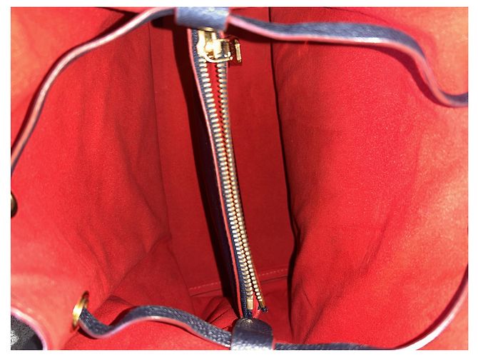 Néonoé Louis Vuitton NeoNoe Monogram Empreinte Leather MM Blu navy - vista 6