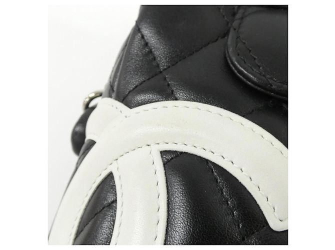 Borsa a tracolla Chanel Cambon Line 28120 Nero Bianco - vista 4
