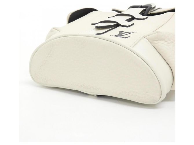 Borsa a tracolla Louis Vuitton Christopher XS Bianco - vista 3
