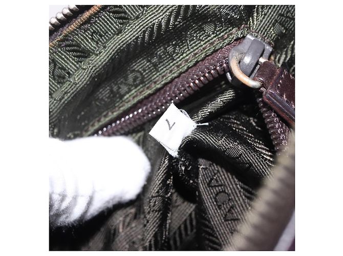 Bolso de Hombro PRADA de Cuero Azul Marino y Plata Auth 184434 - vista 10