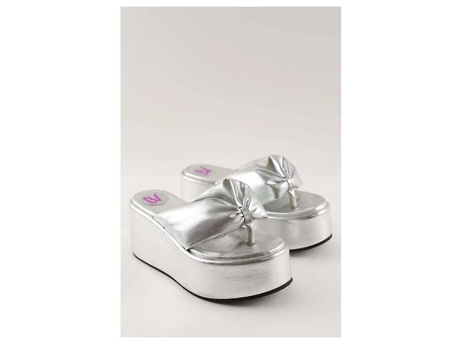 Autre Marque Silberne Sandalen - Ansicht 3