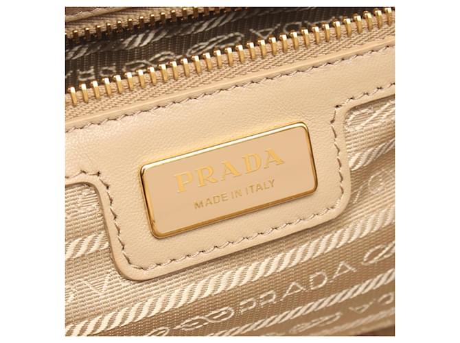 Saffiano Borsa Prada Re-Edition 1978 Medium Blu Beige - vista 4