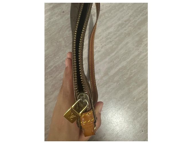 Louis Vuitton Monogram Vernis Pochette Trucco Marrone - vista 3