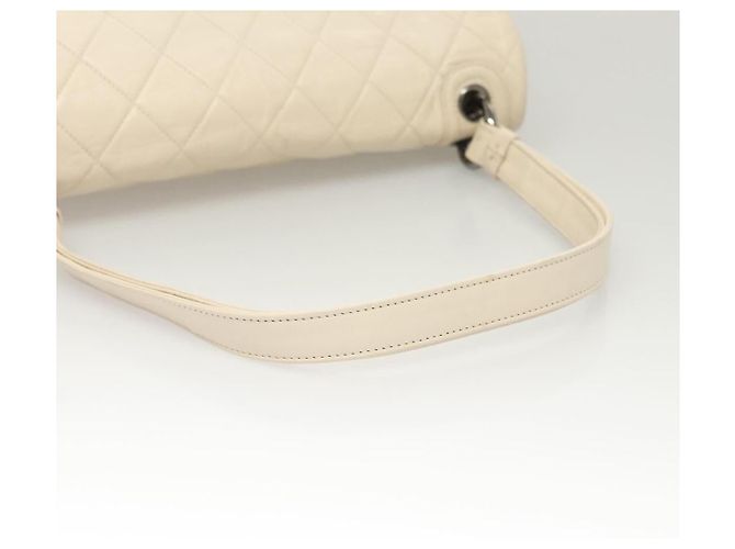 Chanel Padded Envelope Flap Quilted Aged Calfskin Bianco - vista 7